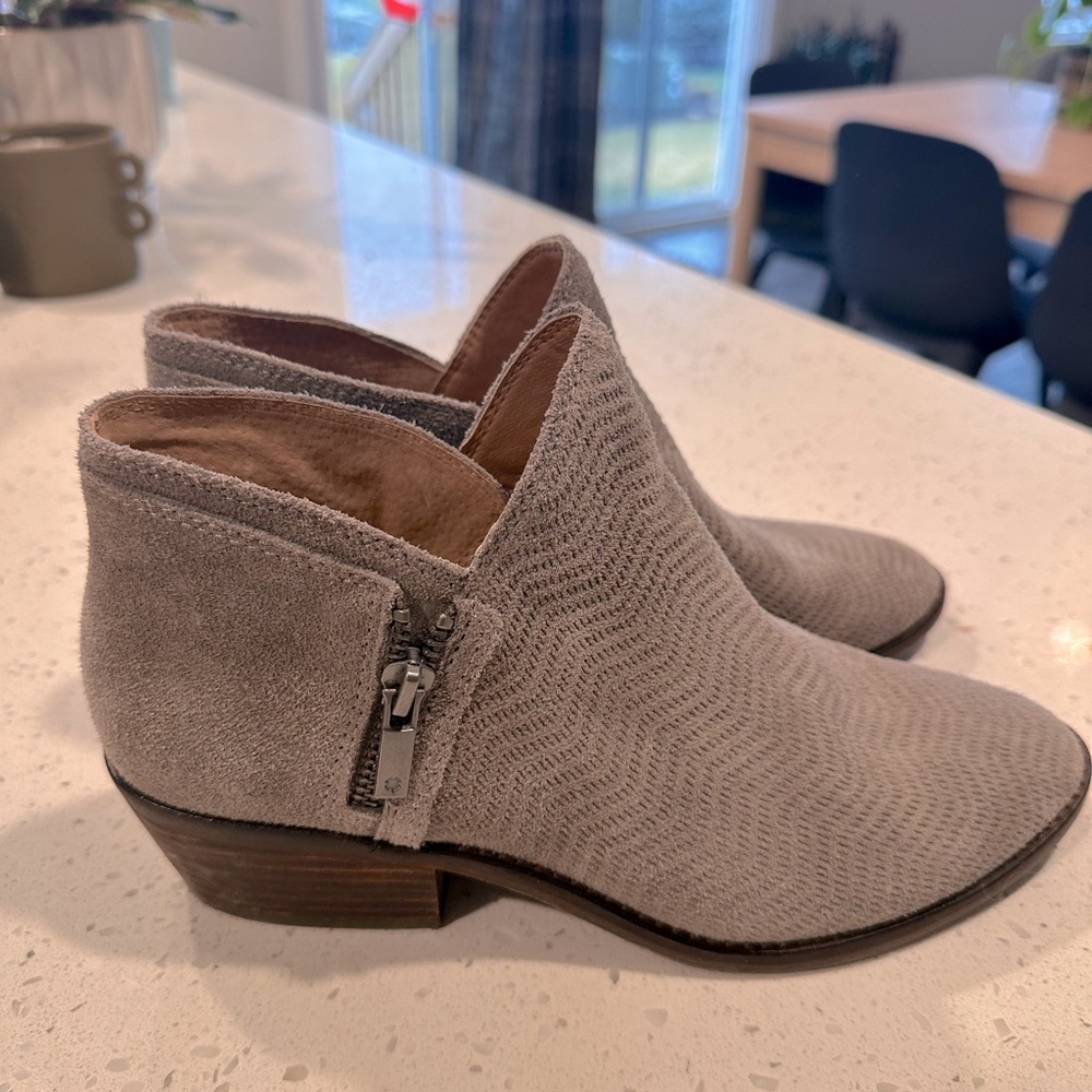Lucky Brand heel booties suede ankle, never worn